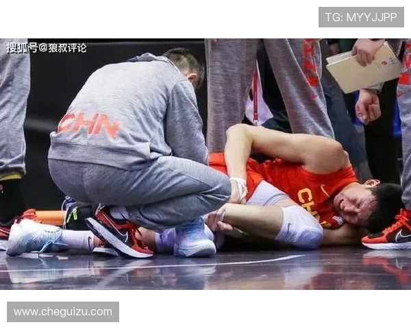 尼克斯与热火激烈对抗赛场冲突引发球迷热议与关注