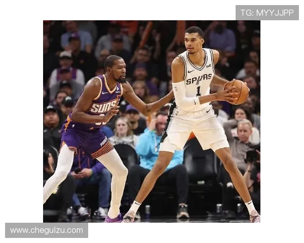 文班亚马新秀赛季表现惊艳场均数据引领同届球员竞争 文班亚马新秀赛季表现惊艳场均数据引领同届球员竞争