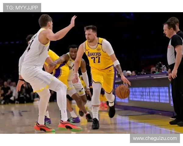 湖人对阵掘金精彩赛事回顾及最新比分分析